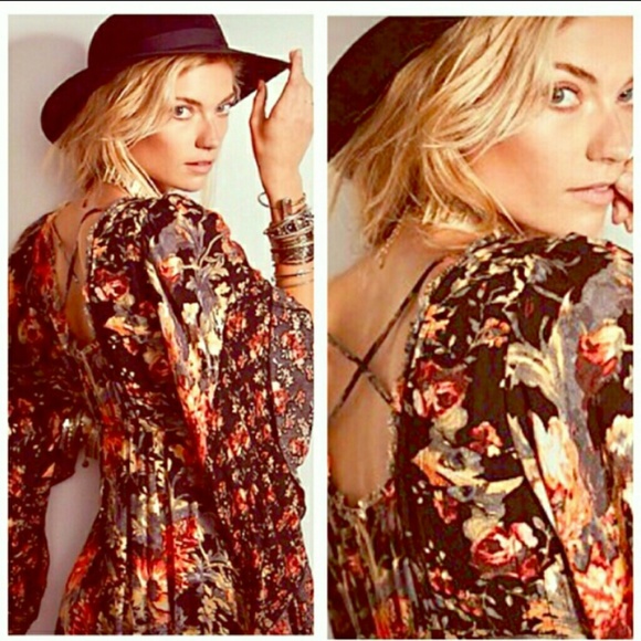 SOLD !People Rare Boho Floral Bell Sleeve Dress - Picture 2 of 12